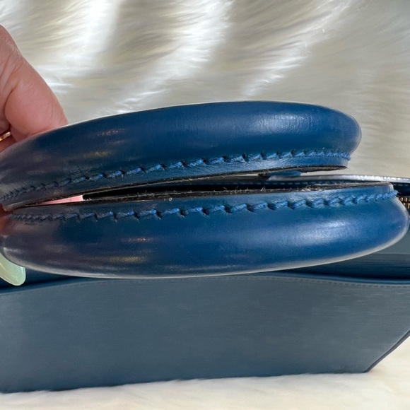 Authentic Louis Vuitton Handbag - Picture 5 of 15